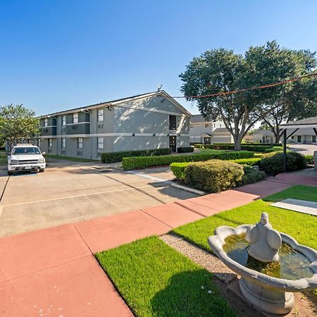 Americas Best Value Inn & Suites Brenham Exteriör bild