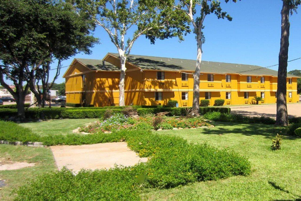 Americas Best Value Inn & Suites Brenham Exteriör bild