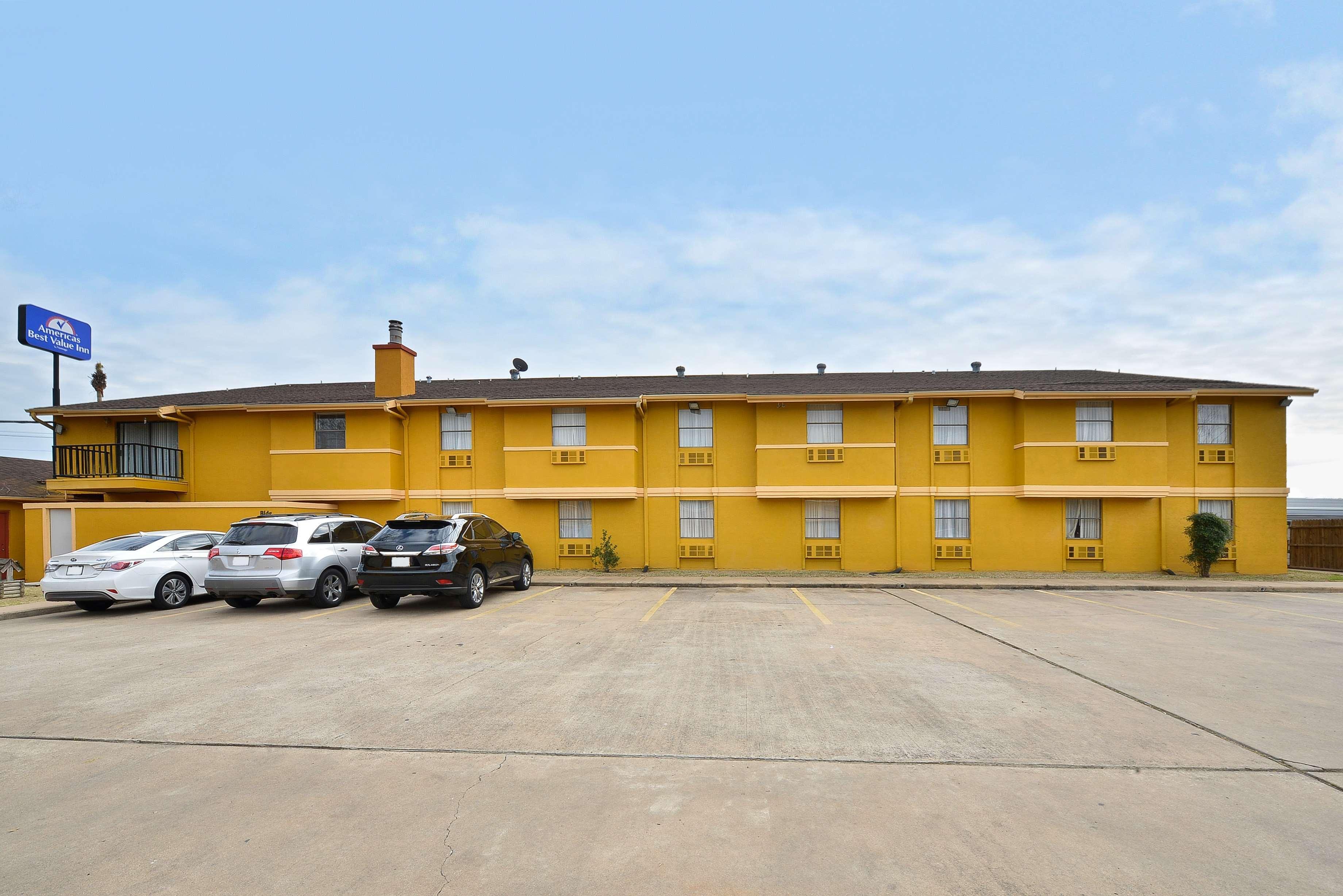 Americas Best Value Inn & Suites Brenham Exteriör bild