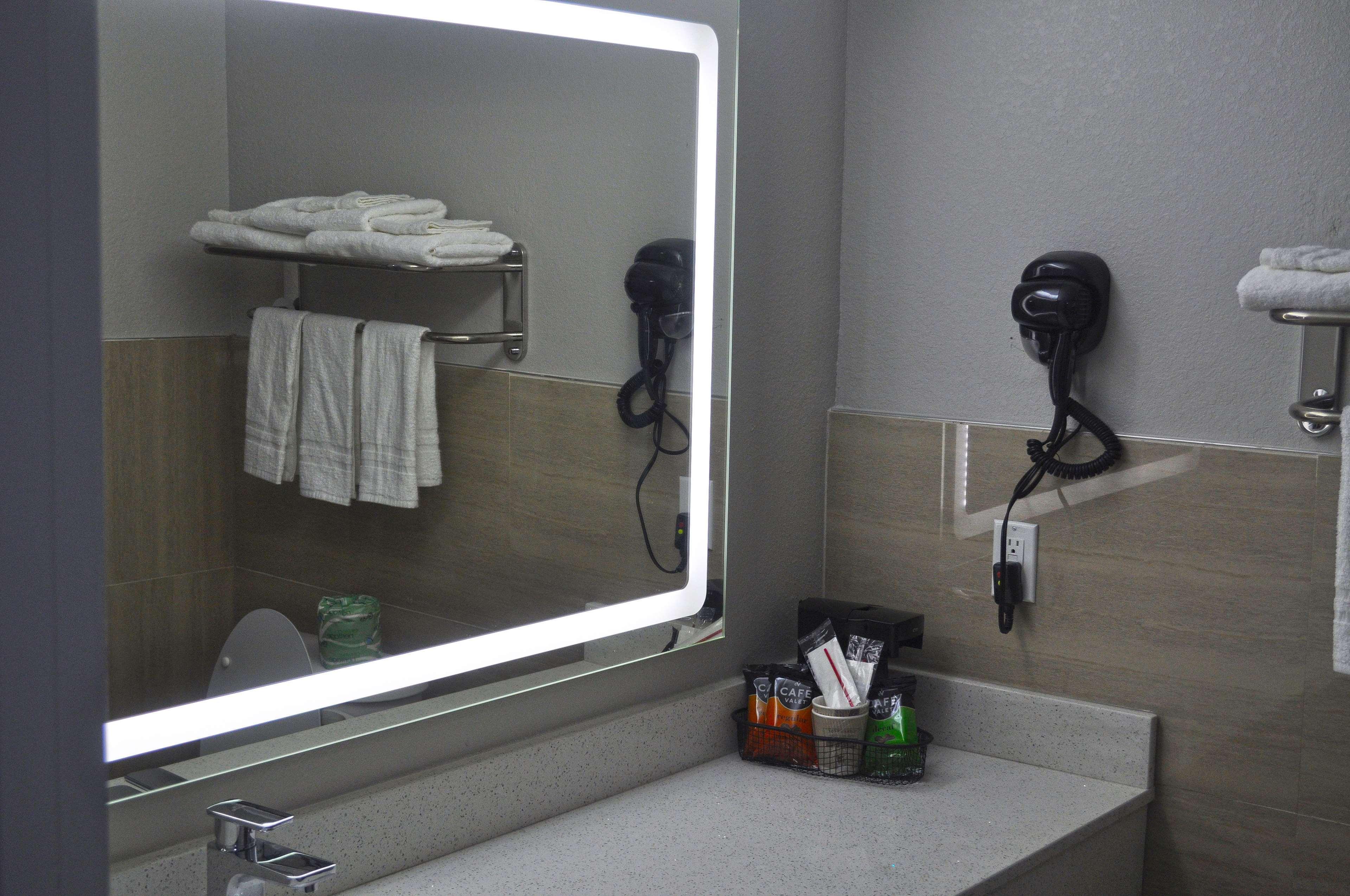Americas Best Value Inn & Suites Brenham Exteriör bild