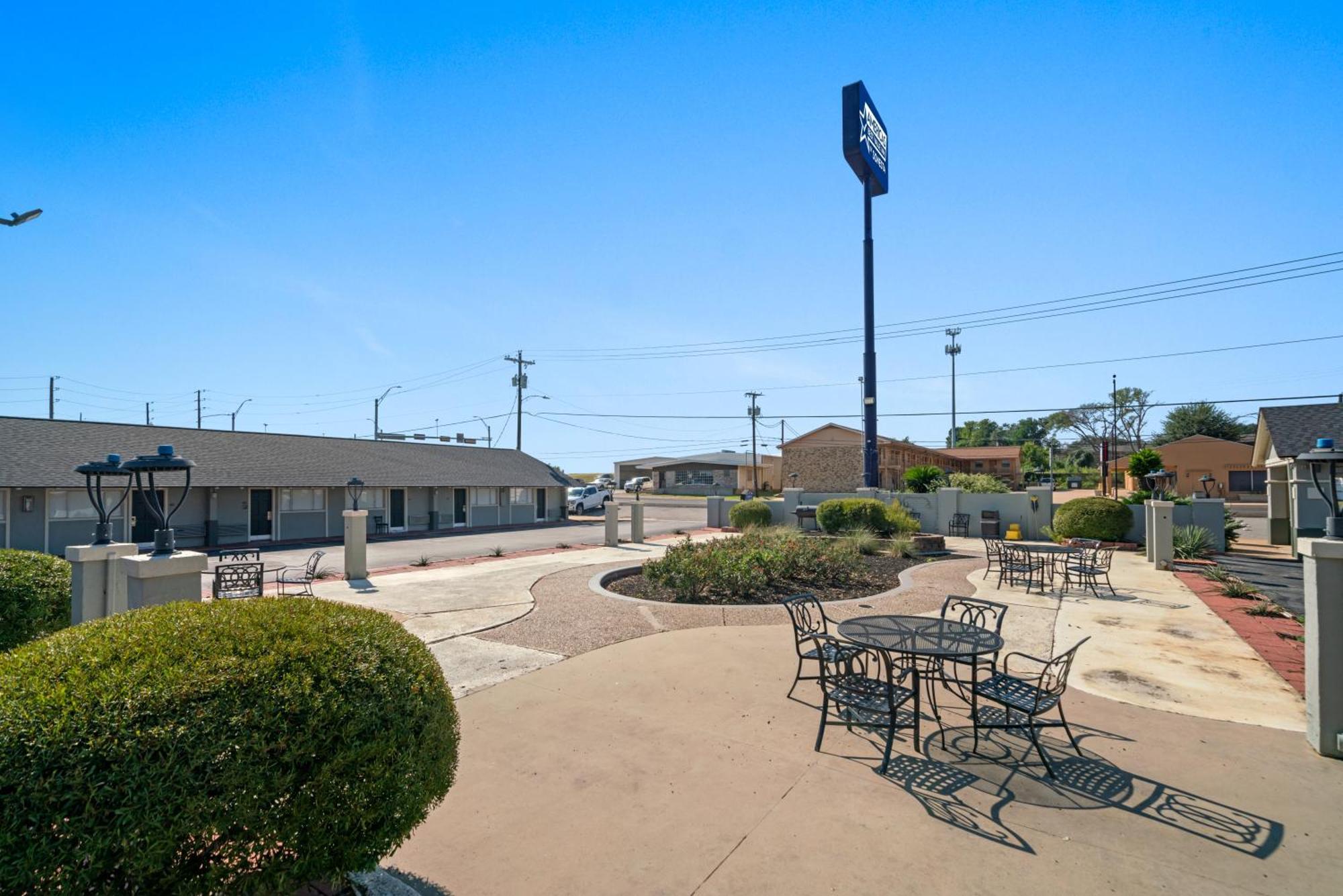 Americas Best Value Inn & Suites Brenham Exteriör bild