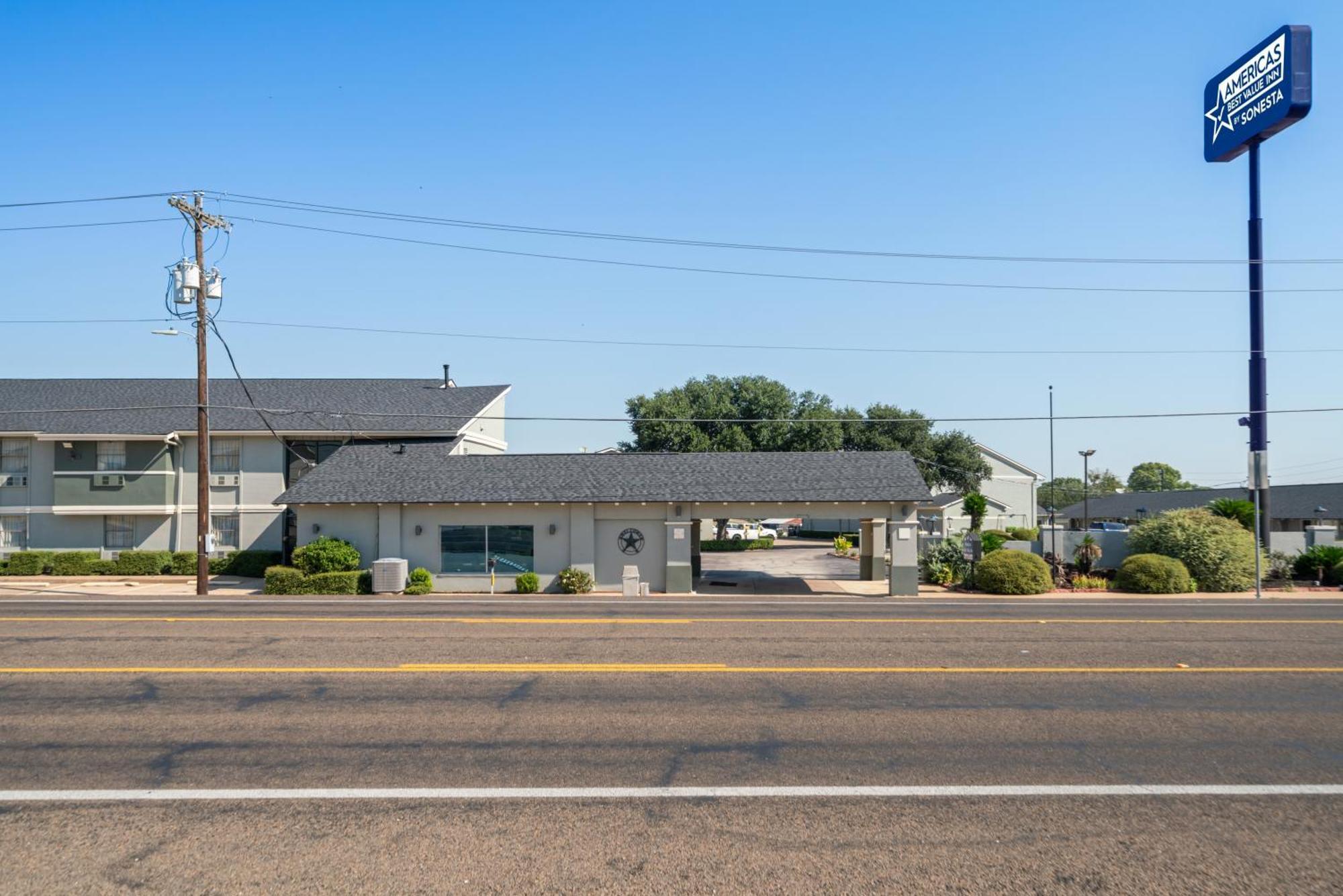 Americas Best Value Inn & Suites Brenham Exteriör bild