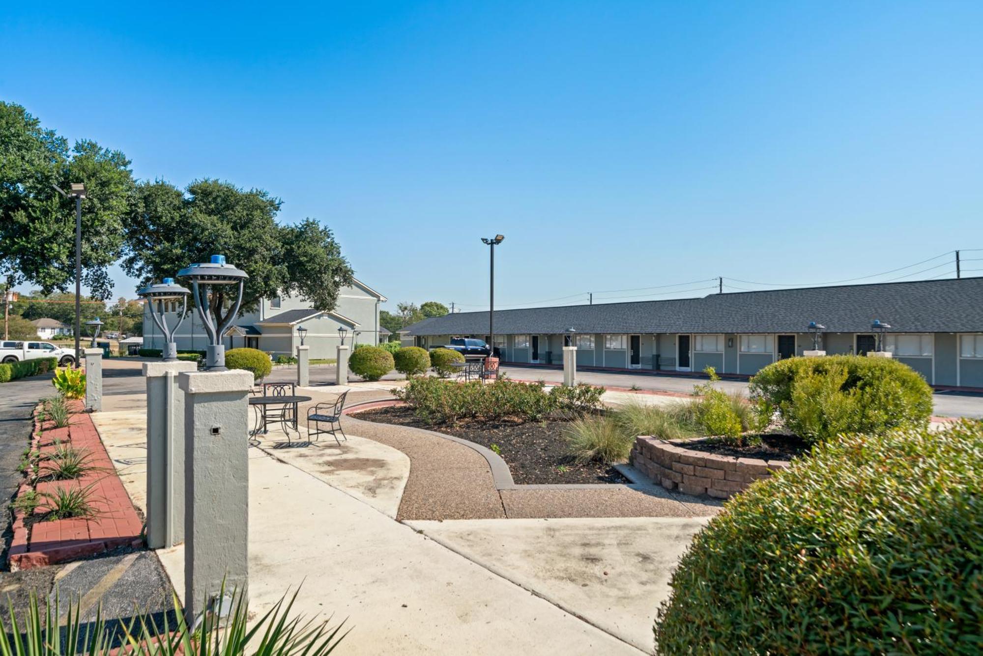 Americas Best Value Inn & Suites Brenham Exteriör bild